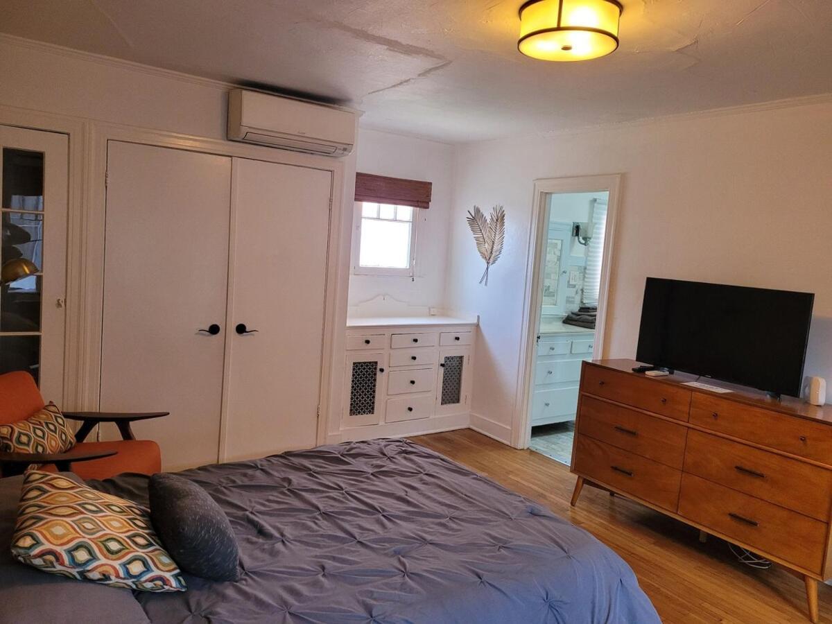 Apartment Beautiful In Hollywood!